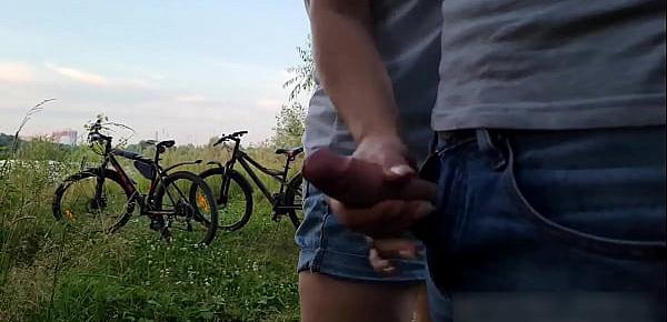  Unfamiliar girl was not scared and decided to jerkoff a cock SHOCKED !!!